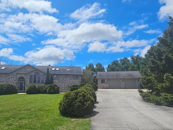E7009 Jackson Rd, Algoma, WI 54201