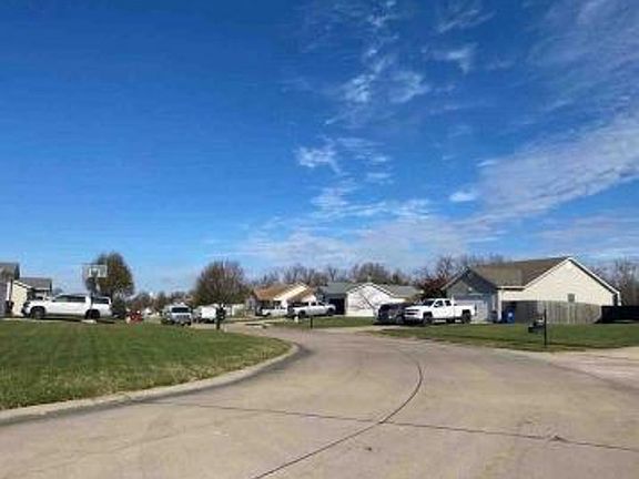 Exterior Neighborhood (street photo)