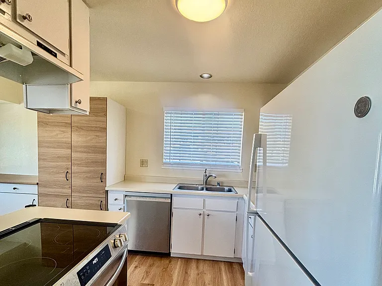 1164 Trinity Ave #A — Photo 4