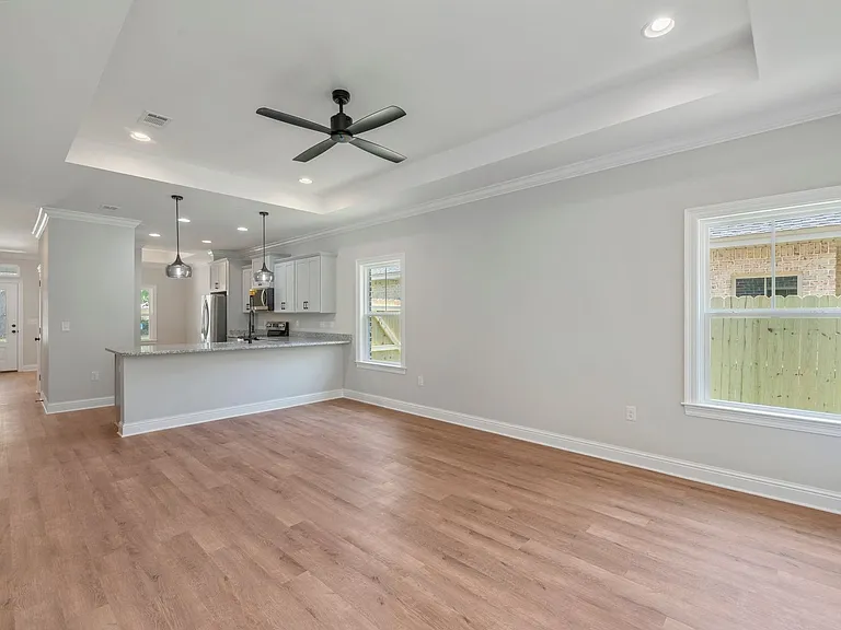 1404 Hickory St — Photo 8