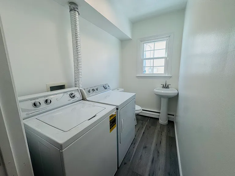 230 Church St — Photo 8