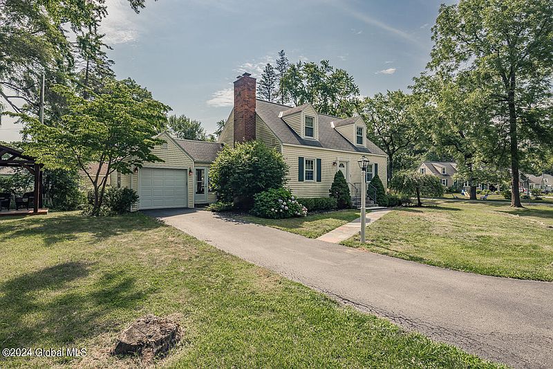 3rd image of 2204 Clifton Park Road