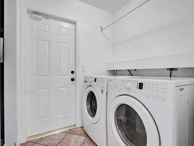 6817 Barnwell Dr — Photo 18