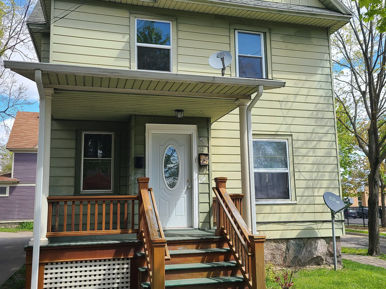 3 bed, 1.0 bath, 927 sqft, $1,000 — Photo 2