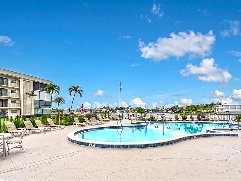 3200 Gulf Shore Blvd N #308 — Photo 3