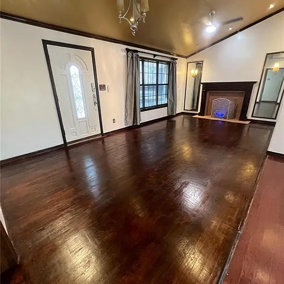 1808 N Broadway St — Photo 1