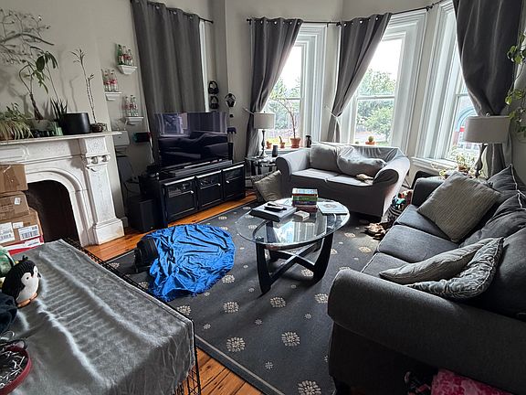 2nd image of 417 Main St #2