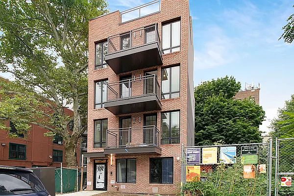 1st image of 102 Quincy St #3A