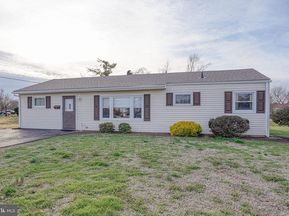 1st image of 1 Edgewood Rd