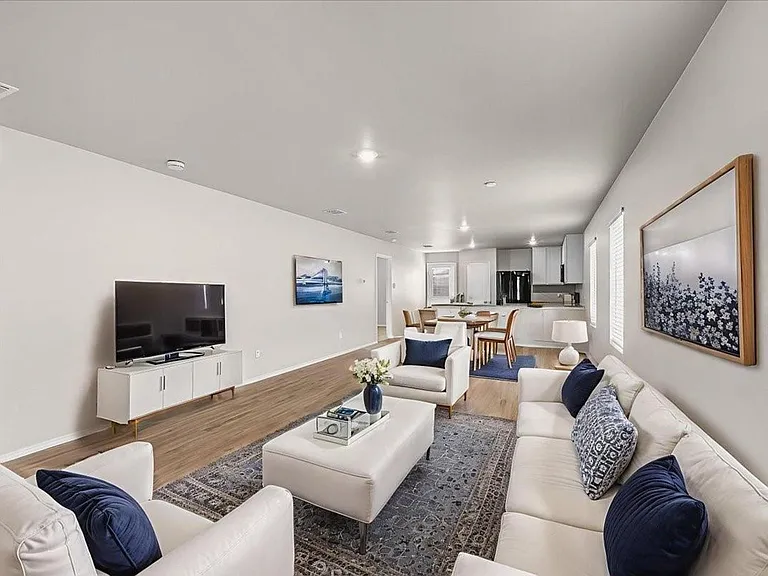 1412 Silver Oak Ln — Photo 24