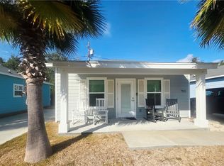 121 Oasis Cir, Rockport, TX 78382