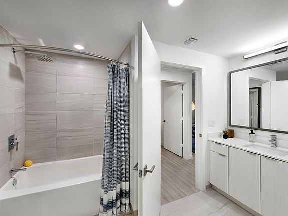 4th image of 420 SW 27th Ave #4-207