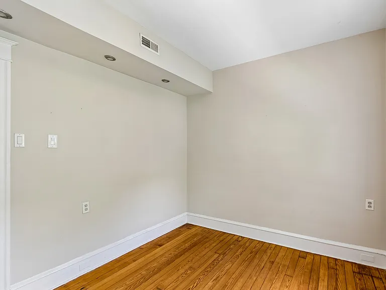 527 S 7th St — Photo 16