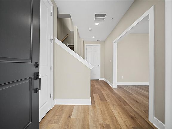 4th image of 330 Highbridge Ln