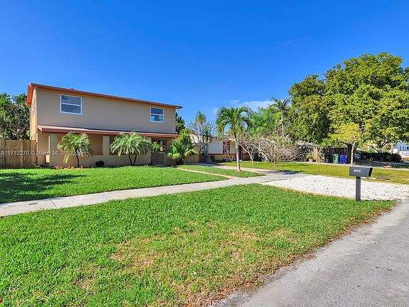3rd image of 1633 NW 5th Ave
