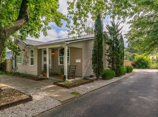 706 NW B St, Bentonville, AR 72712