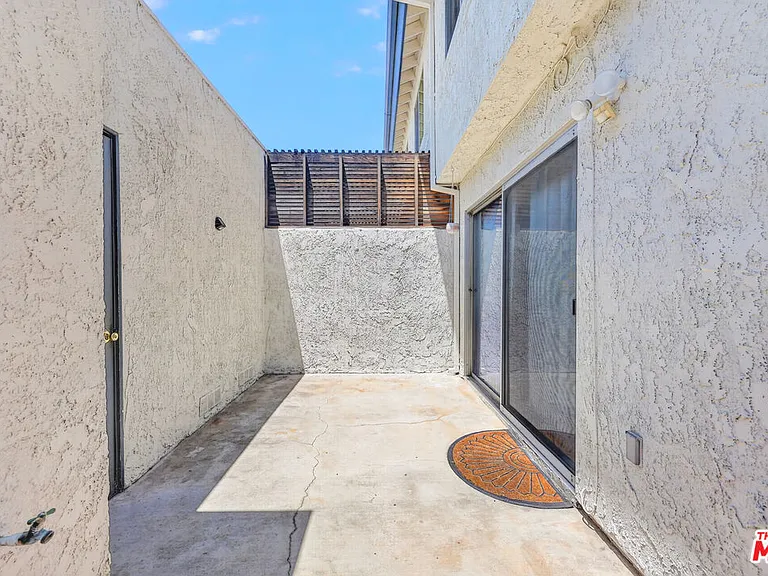 19221 Sherman Way #40 — Photo 23