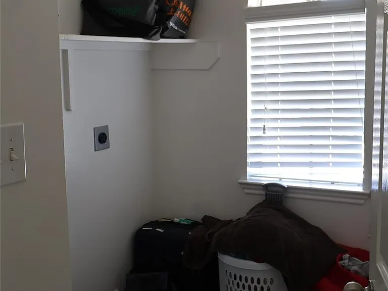 710 Hidden Rdg W — Photo 32