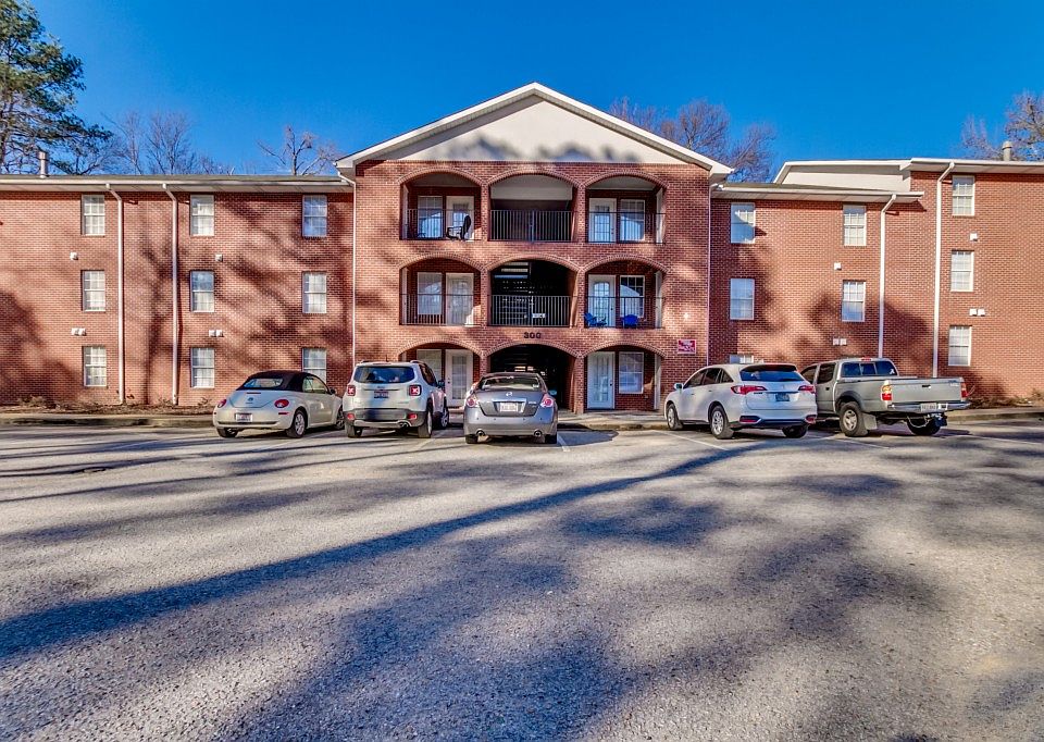 1st image of 2515 Veterans Memorial Pkwy APT 202