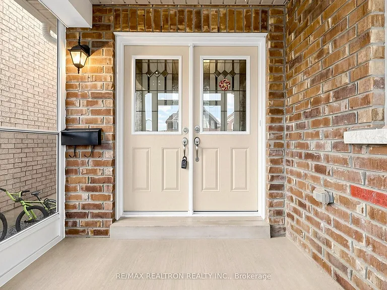 59 Jevons Dr — Photo 2
