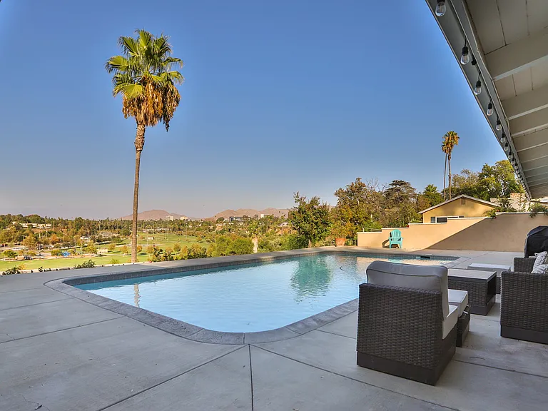 4835 Cliffside Dr — Photo 49