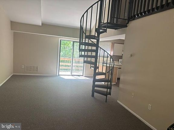 2nd image of 4406 Yorktown Pl