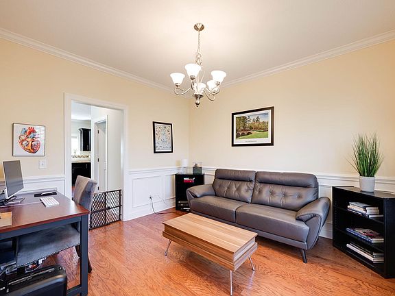 3rd image of 1012 Lynnstone Dr