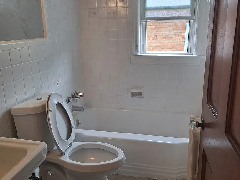 2910 Boudinot Ave #4 — Photo 4
