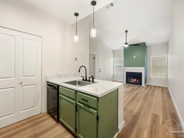 501 E Burgess Rd APT F7, Pensacola, FL 32504