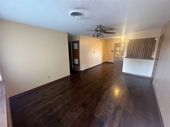 2nd image of 206 NE 20th St
