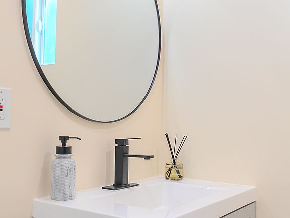Large bathroom mirror to perfect you and start your day.