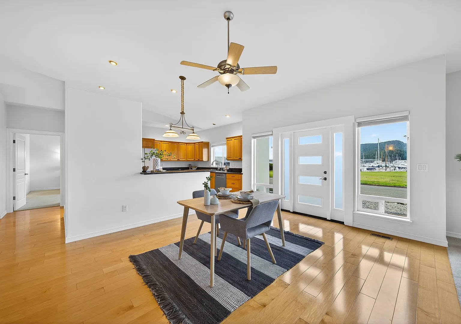 2 Bed 3 Bath - View - Cap Sante Marina - Dog Friendly - Island Hospital - NAS Whidbey — Photo 4