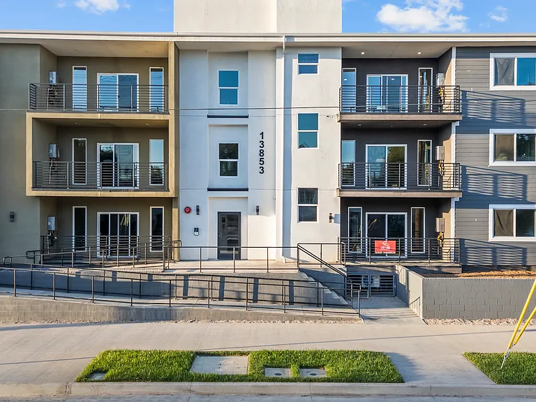 13853 Victory Blvd #207 — Photo 10