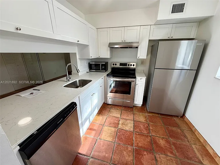 110 Gardens Dr #203 — Photo 3