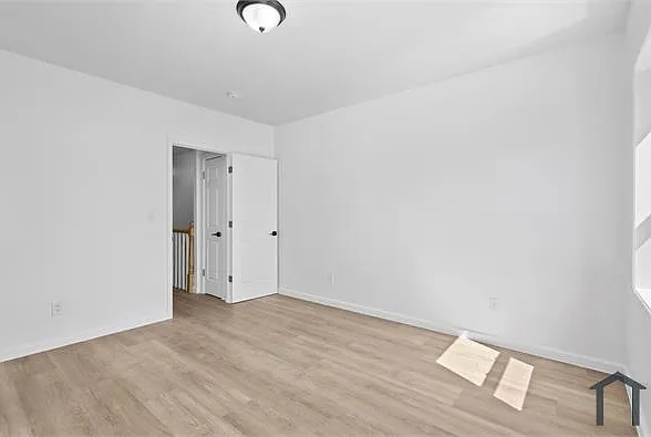 2055 Dickinson St — Photo 16