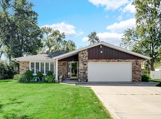 7903 W 102nd St, Palos Hills, IL 60465