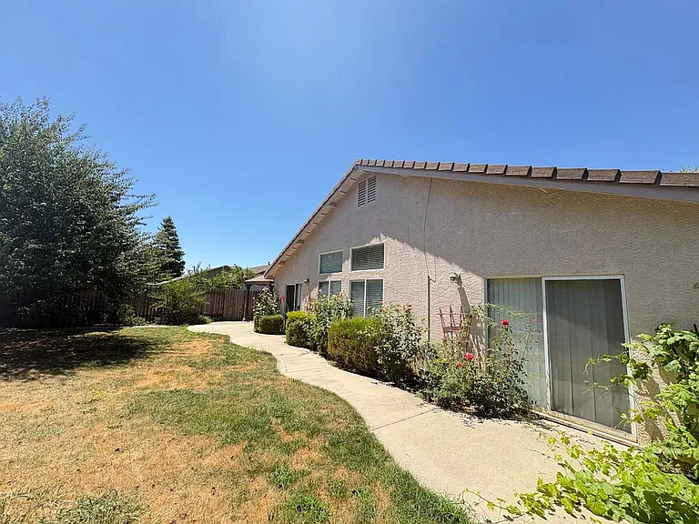 1141 Elderwood Dr — Photo 23