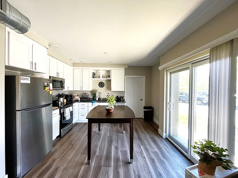 Sunrise Apartments — Photo 16