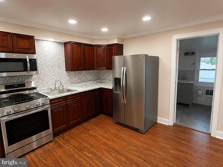 606 Green St — Photo 3