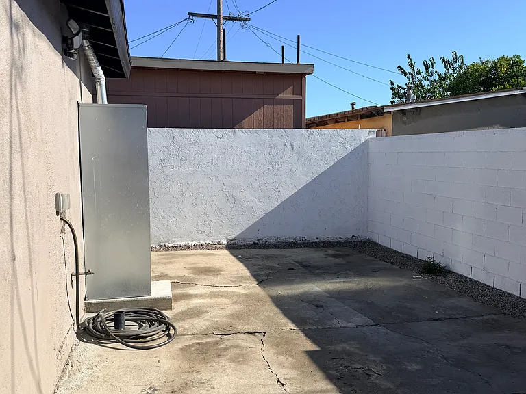 201 S Rowan Ave — Photo 20