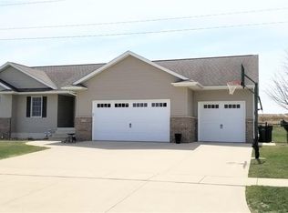 611 High Point Dr, Atkins, IA 52206