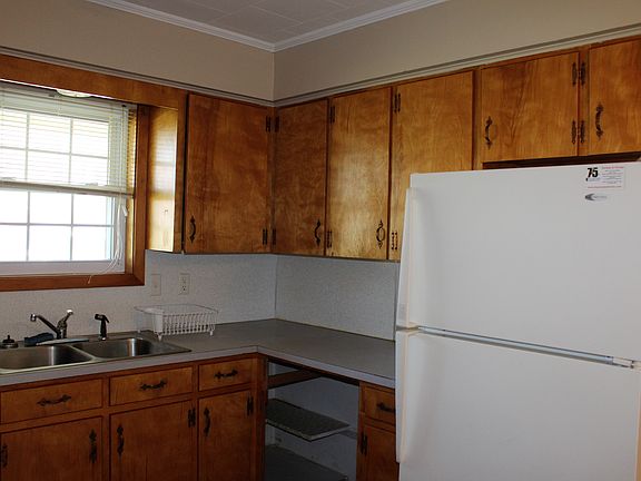 3rd image of 1935 Dogwood St