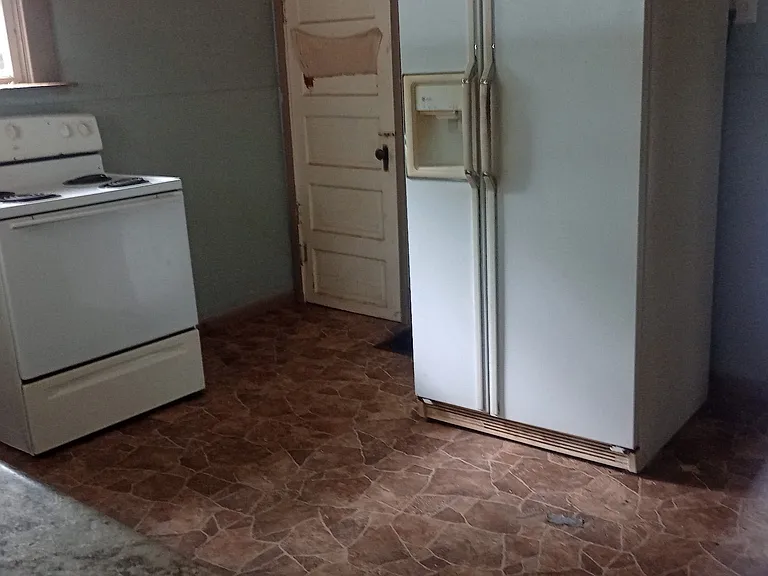 1121 Taft Ave — Photo 1