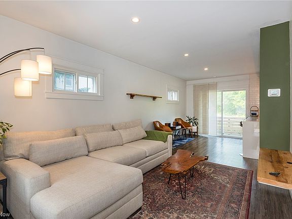 4th image of 1288 W 93rd St
