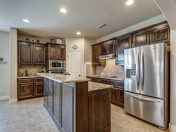 4th image of 3622 Hyde Park Dr