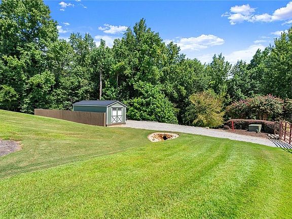 3rd image of 3173 Alenes Dr #3