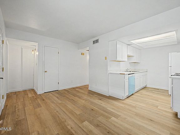 5th image of 225 N STANDAGE -- #136