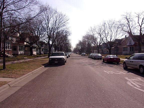 4th image of 979 Charles Ave