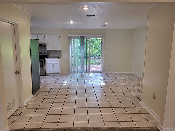 5th image of 9105 Peach Tree Ln