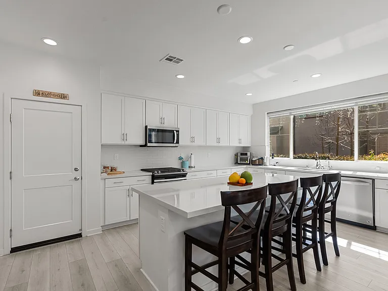 122 Red Brick Dr #6 — Photo 3